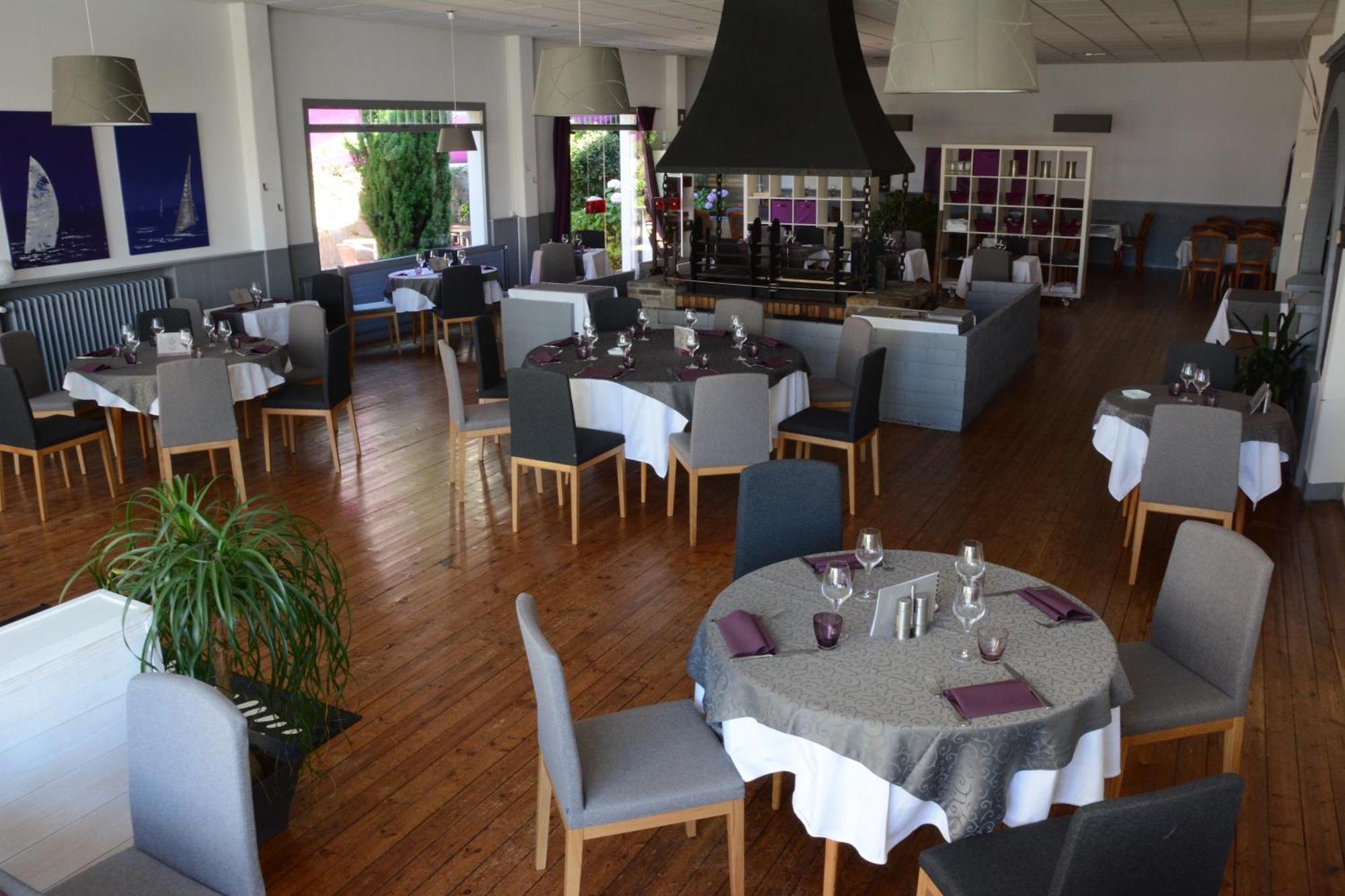 Hotel Logis Le Petit Trianon