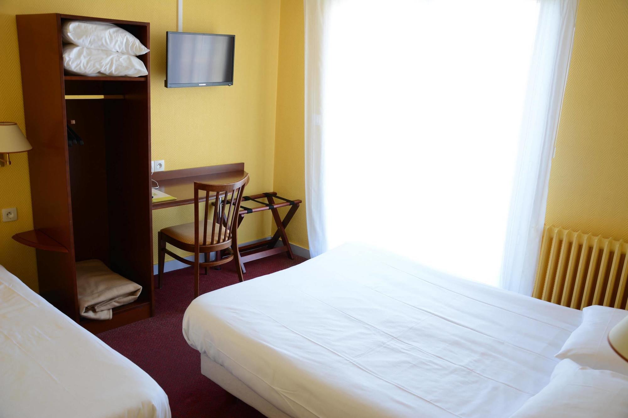 Logis Le Petit Trianon Hotel 2*