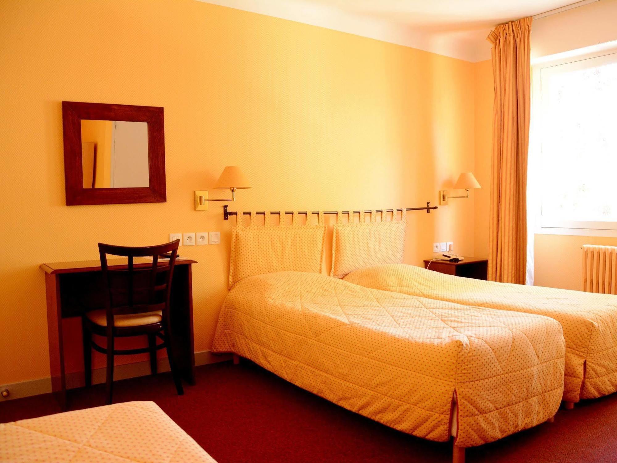 Logis Le Petit Trianon 2*